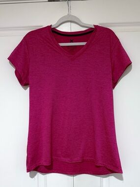 Game Time Women's V-Neck Tee in Fuchsia Pink